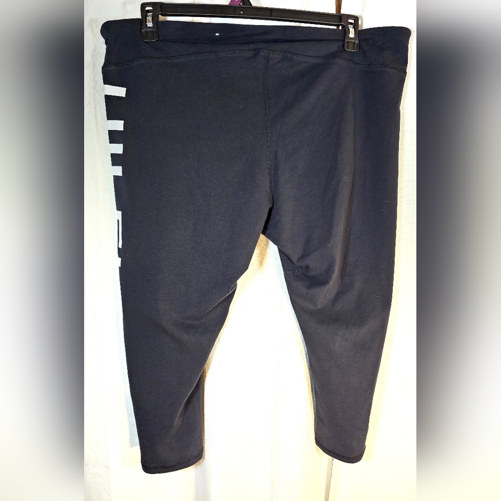 3/$20 Tommy Hilfiger 3X Capri Sport Leggings - Picture 4 of 5